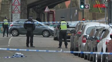 Regno Unito, auto su pedoni a Derby: i rilievi della polizia sul luogo dell'incidente