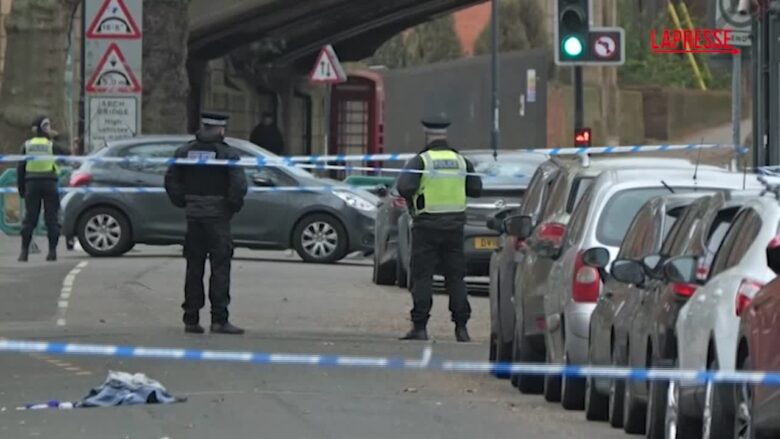 Regno Unito, auto su pedoni a Derby: i rilievi della polizia sul luogo dell'incidente