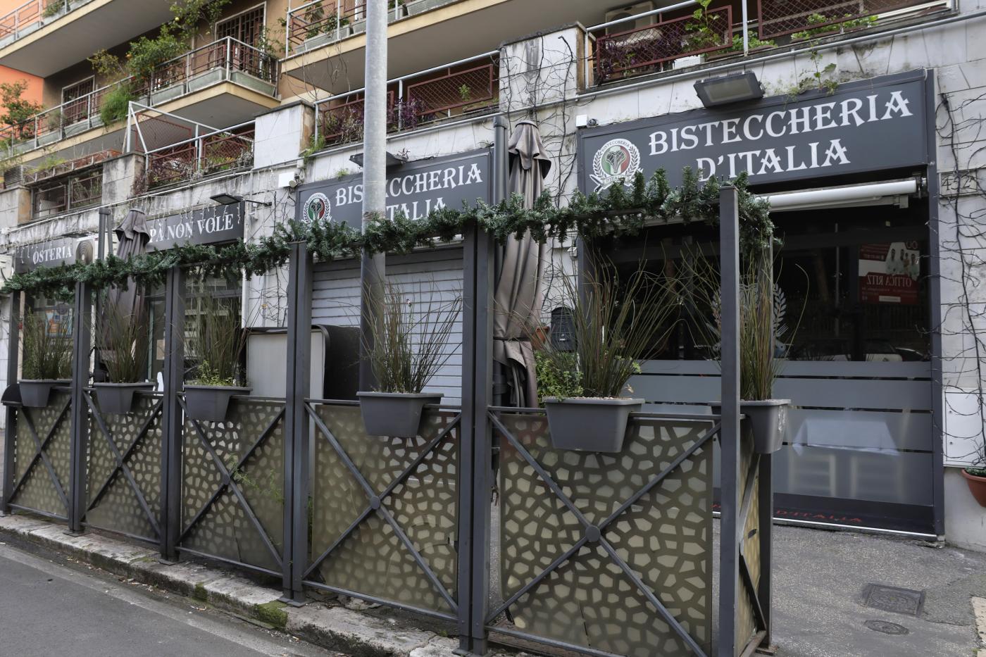 Caso Delmastro, indagine sui Caroccia: “Nel ristorante soldi del clan Senese”