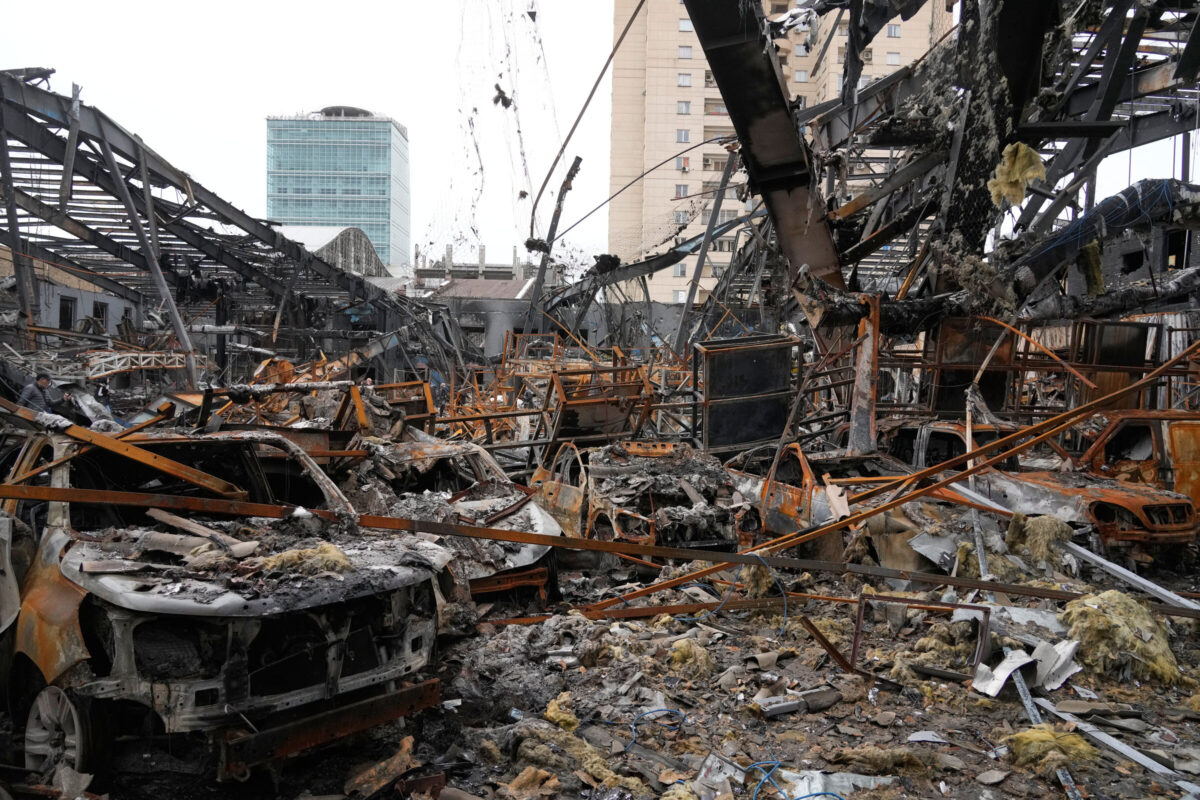 Distruzione a Teheran dopo un attacco congiunto di Usa e Israelen (AP Photo/Vahid Salemi)