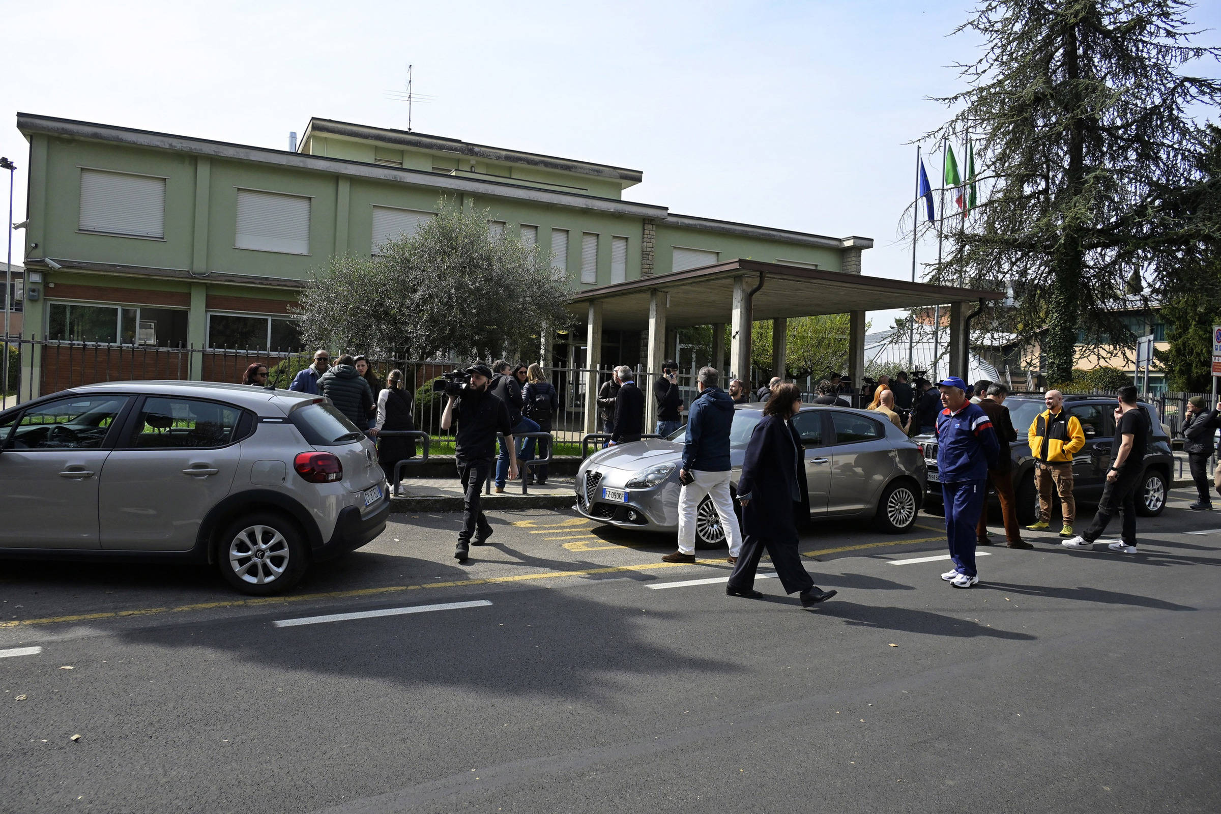 Prof accoltellata, la docente scrive nuova lettera: “Salvata da un altro alunno e da donatori del sangue”