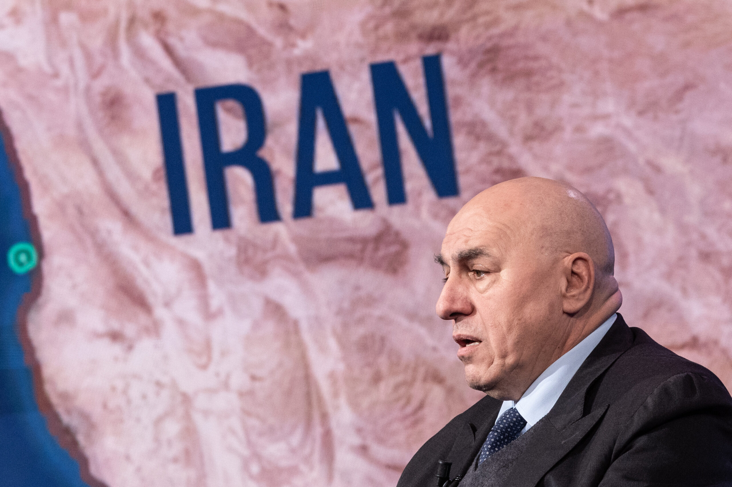 Iran, Crosetto nega la base di Sigonella ai bombardieri Usa