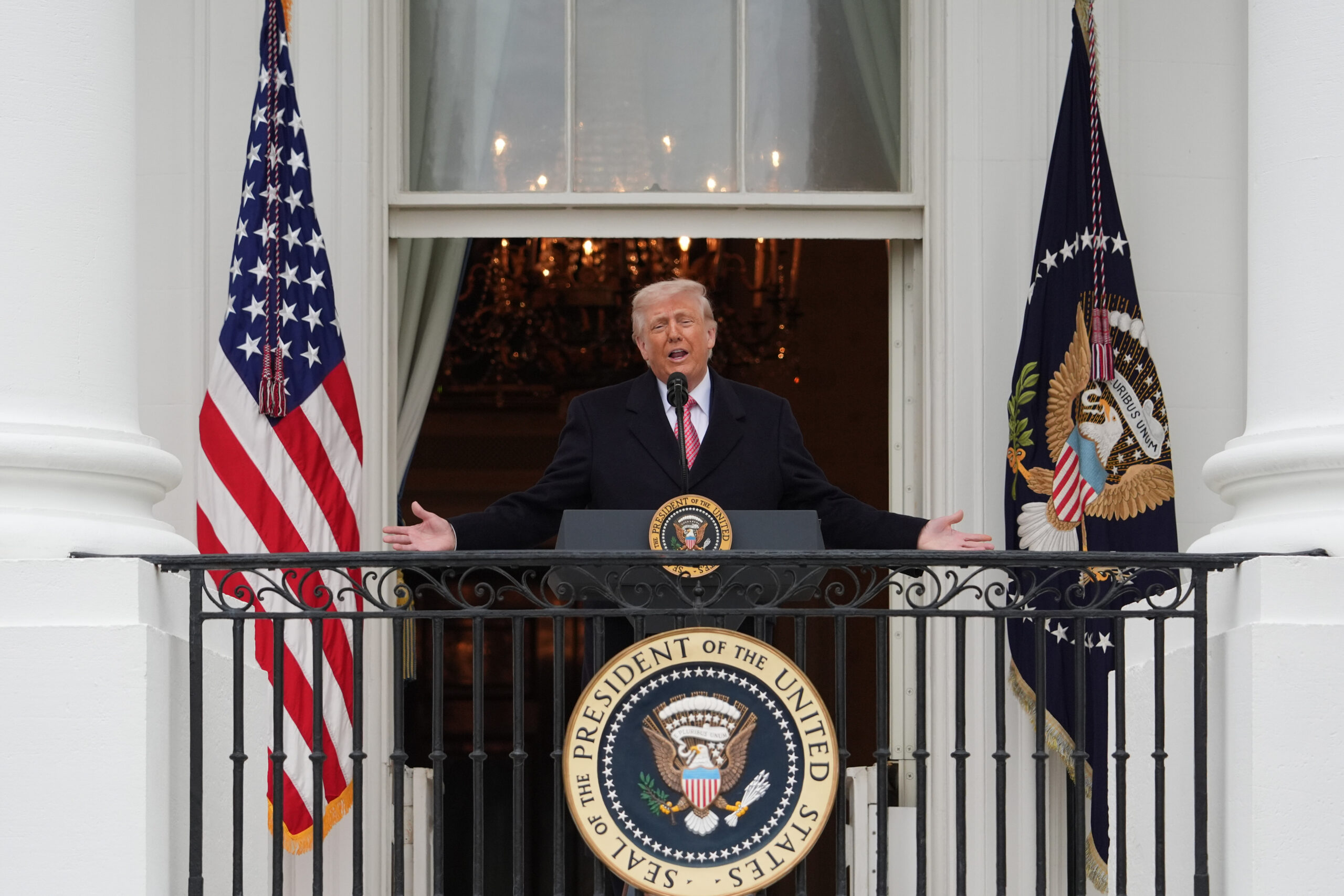 Iran, Trump: “Trattative in corso ma senza accordo distruggeremo l’isola di Kharg”. La Spagna chiude lo spazio aereo Iran, Trump: “Trattative in corso ma senza accordo distruggeremo l’isola di Kharg”. La Spagna chiude lo spazio aereo