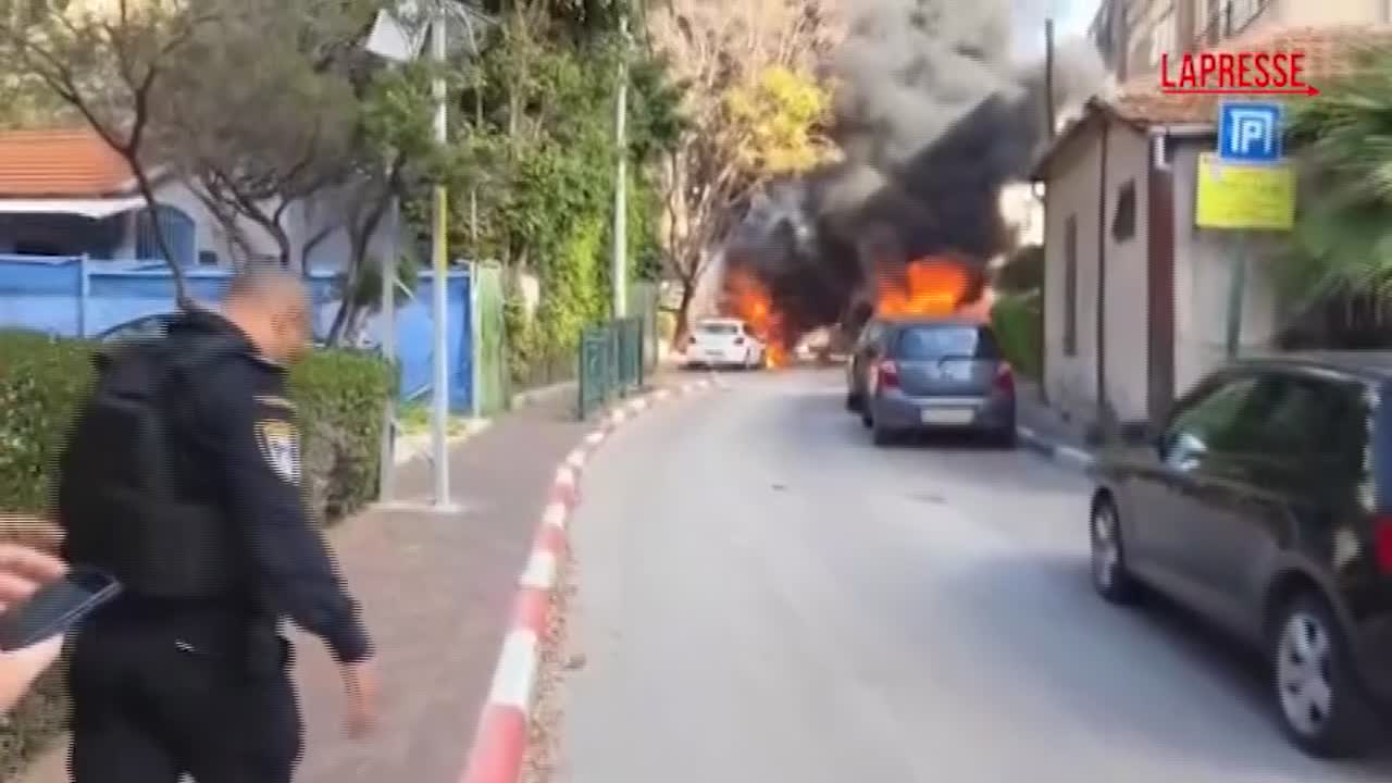 iran incendio nel centro di israele dopo raid di teheran da Lapresse.it iran incendio nel centro di israele dopo raid di teheran