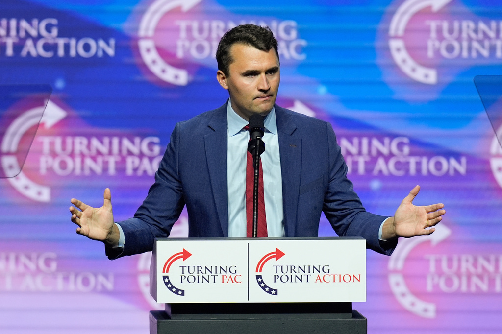 Charlie Kirk, il proiettile non coinciderebbe con il fucile del presunto killer Charlie Kirk, il proiettile non coinciderebbe con il fucile del presunto killer