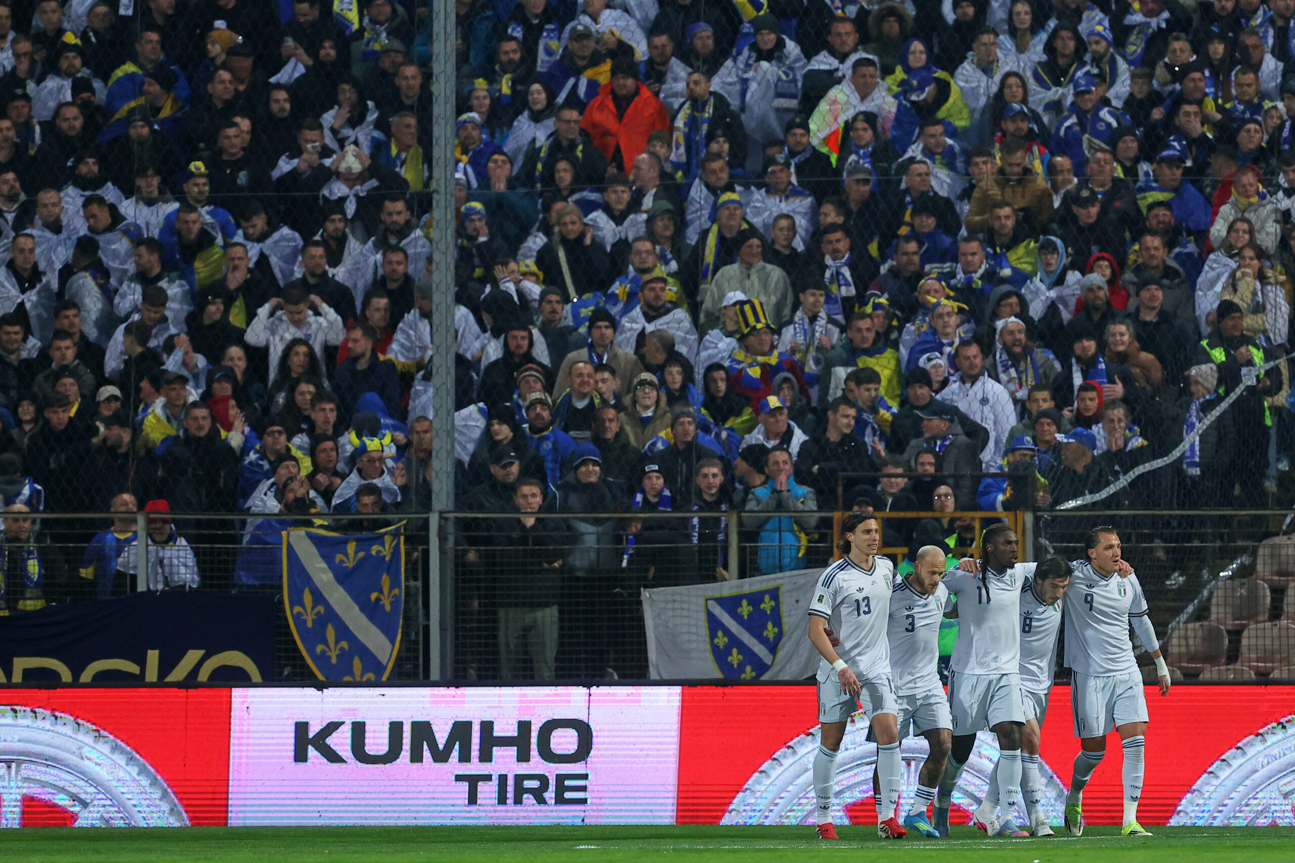 Bosnia-Italia 0-1, la sblocca Kean. Espulso Bastoni – La diretta