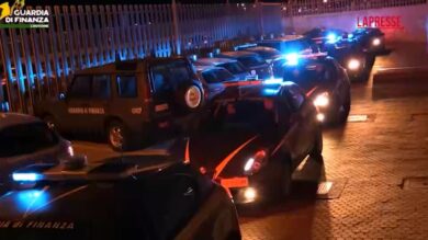 Crotone, corruzione appalti: 20 indagati