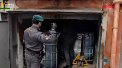 Napoli, sequestrati 5000 litri di gasolio di contrabbando: tre denunce