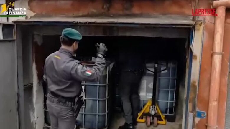 Napoli, sequestrati 5000 litri di gasolio di contrabbando: tre denunce