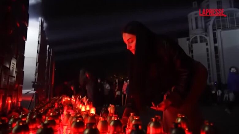 Ucraina, Bucha commemora le vittime nel quarto anniversario del massacro