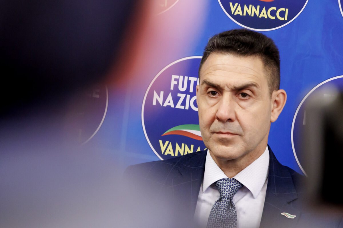 Vannacci: “Non voglio svegliarmi con la preghiera di Allah in piazza Duomo”