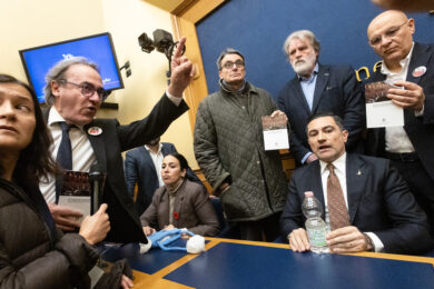 Camera, 30 deputati sospesi per occupazione alla conferenza di CasaPound. Pd: “Deriva sconcertante”
