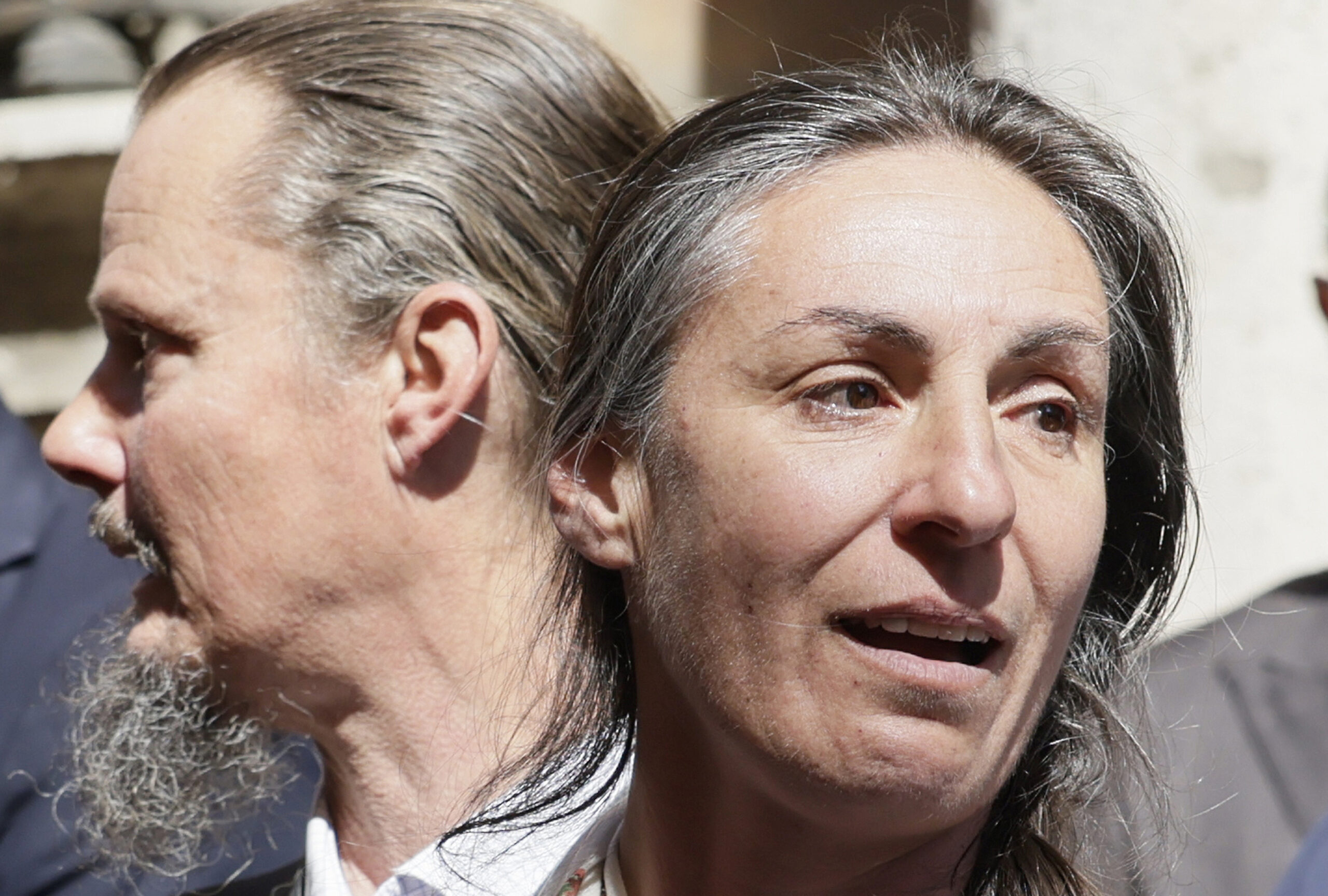 Famiglia nel bosco, sospeso il trasferimento dei figli in nuova casa-famiglia