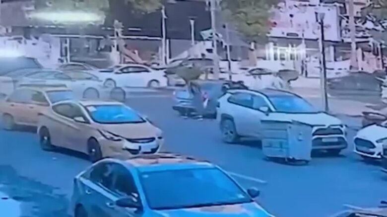 Iraq, giornalista statunitense sequestrata a Baghdad: le immagini del momento del rapimento