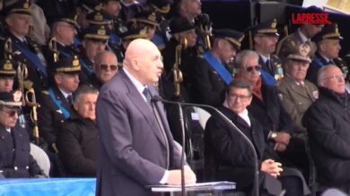 Napoli, Crosetto: "La mia sofferenza è guidare la Difesa italiana in un mondo sempre più insicuro"