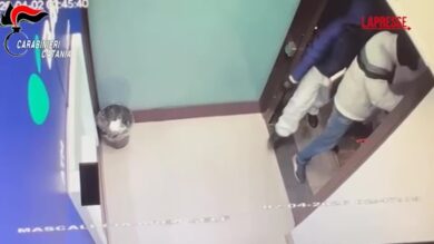 Catania, prova a far saltare bancomat con tecnica della "marmotta": arrestato
