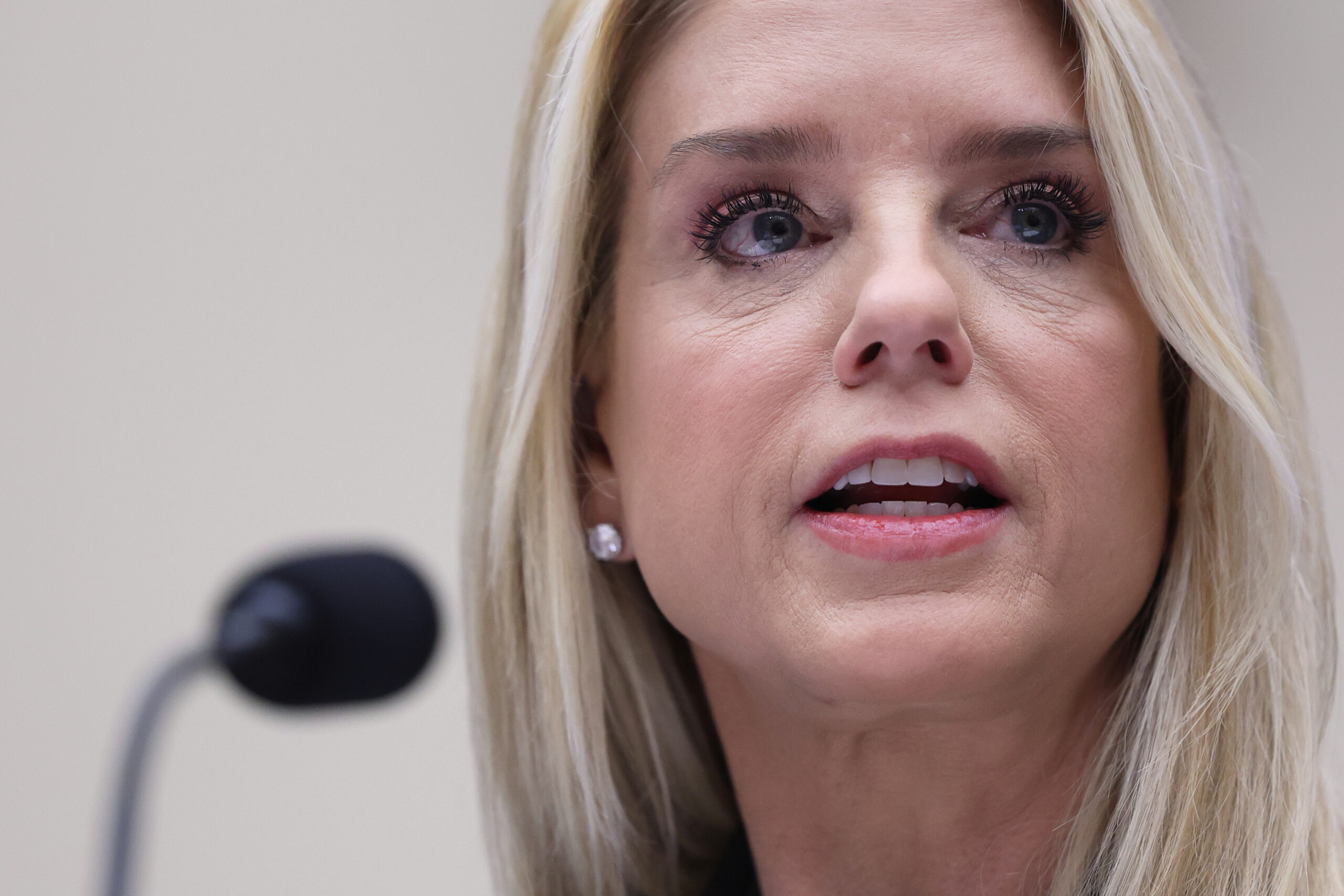 Pam Bondi, Trump licenzia la procuratrice generale