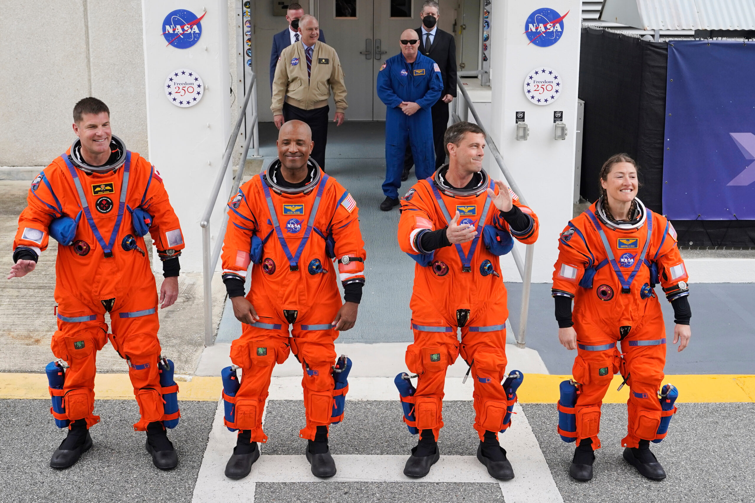 Artemis II, chi sono i 4 astronauti partiti verso la Luna