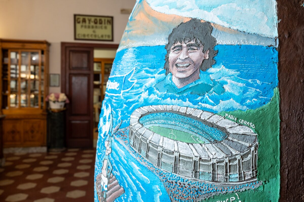 Galleria foto 'Pasqua, uovo da record per i 100 anni del Napoli: c’è anche Maradona' - foto 9