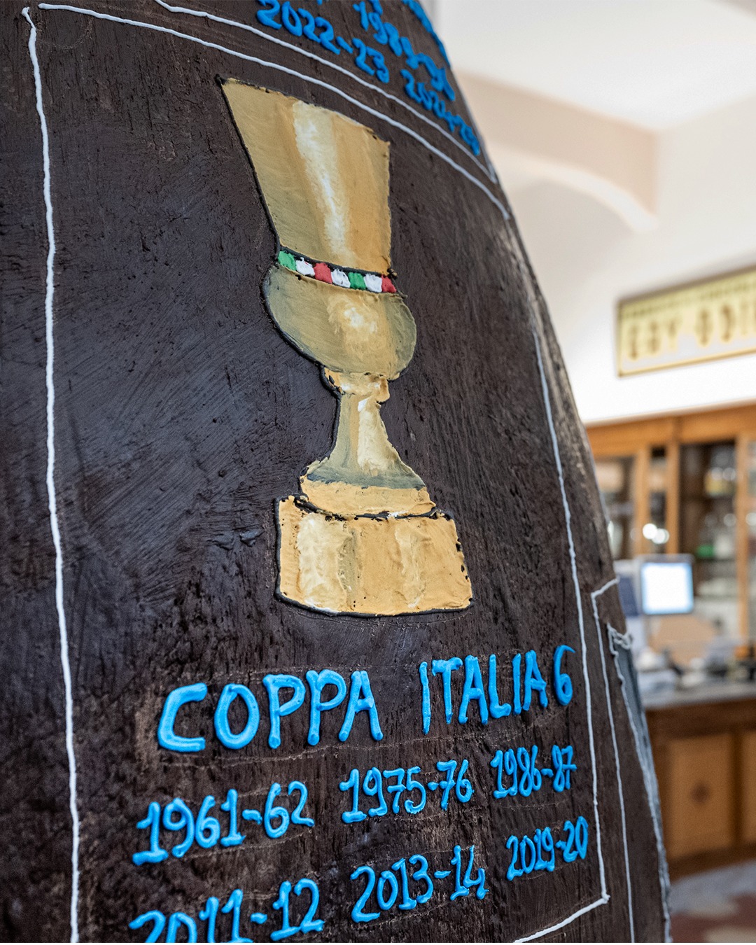 Galleria foto 'Pasqua, uovo da record per i 100 anni del Napoli: c’è anche Maradona' - foto 10