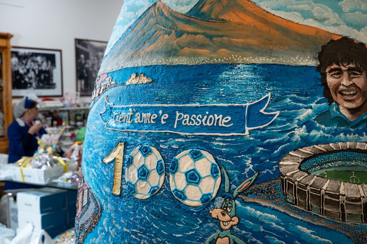 Galleria foto 'Pasqua, uovo da record per i 100 anni del Napoli: c’è anche Maradona' - foto 7