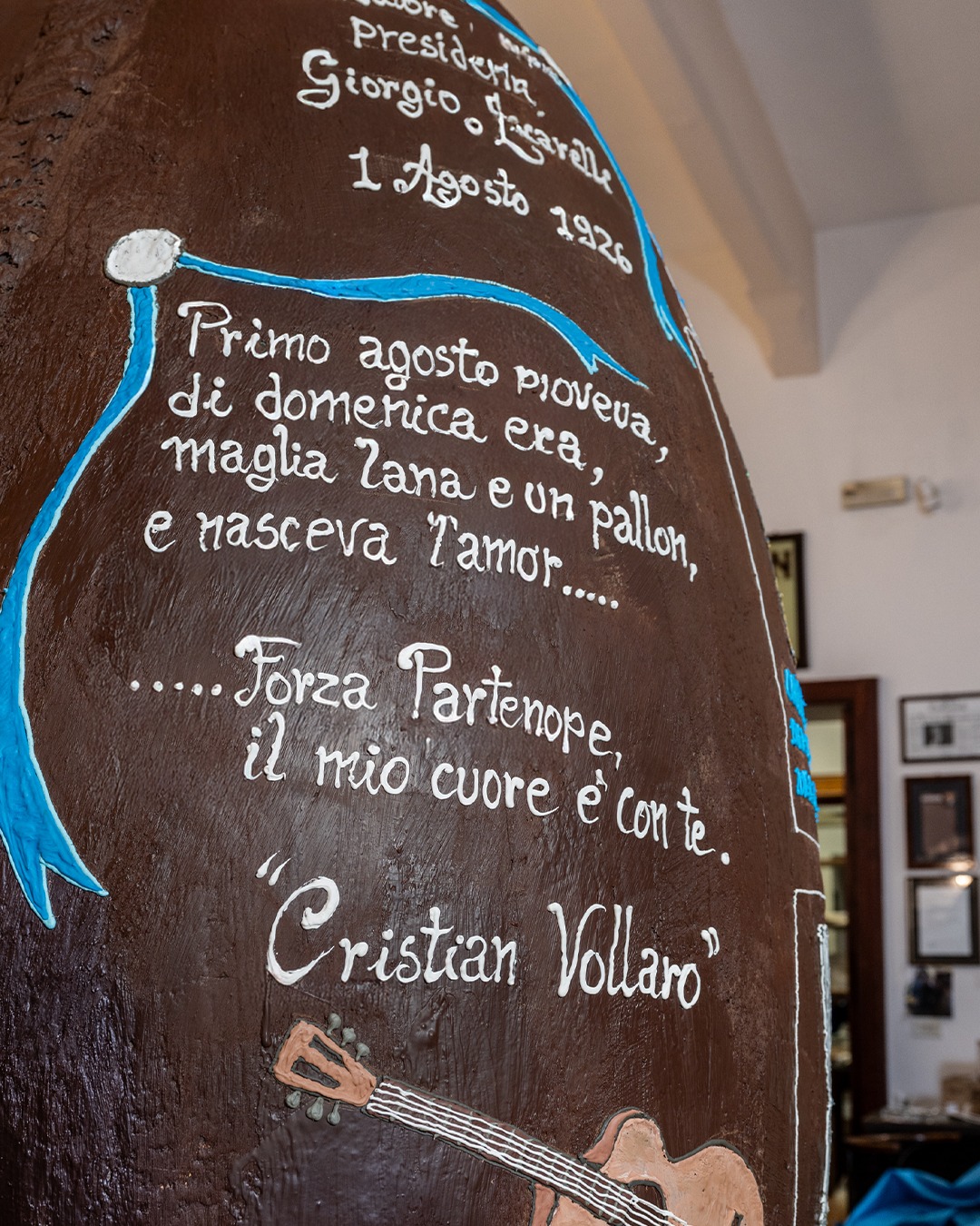 Galleria foto 'Pasqua, uovo da record per i 100 anni del Napoli: c’è anche Maradona' - foto 6