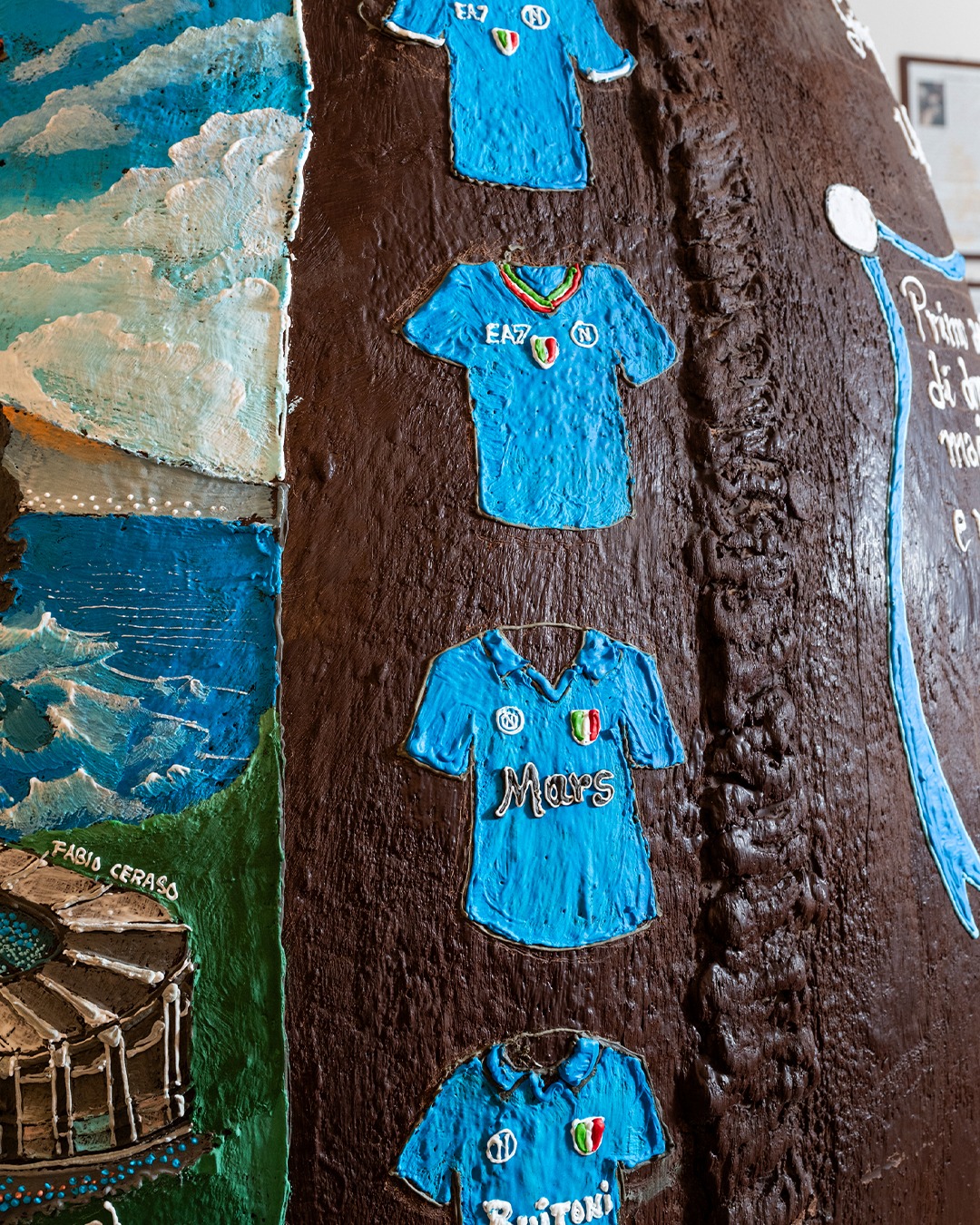 Galleria foto 'Pasqua, uovo da record per i 100 anni del Napoli: c’è anche Maradona' - foto 3