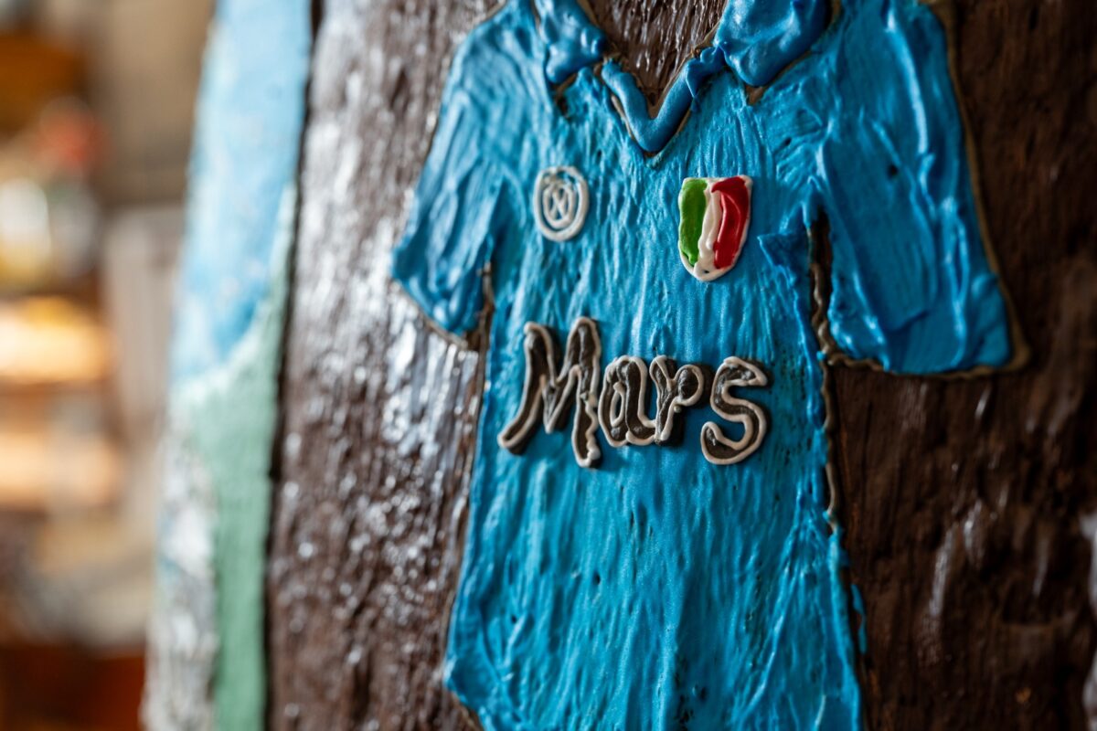 Galleria foto 'Pasqua, uovo da record per i 100 anni del Napoli: c’è anche Maradona' - foto 2