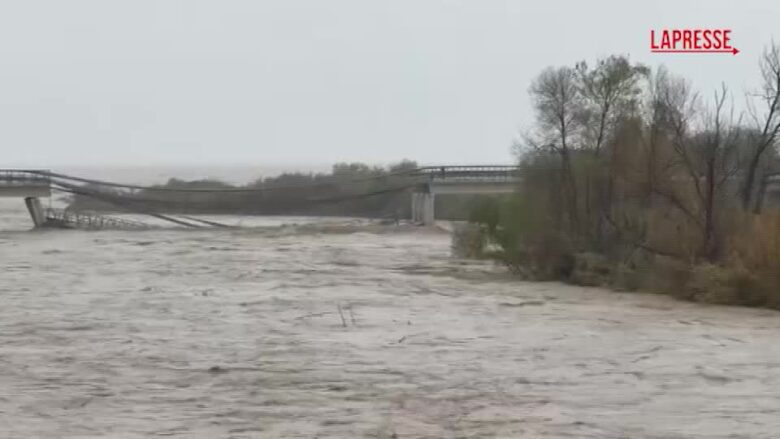 Maltempo in Molise: le immagini del ponte crollato sulla Statale Adriatica