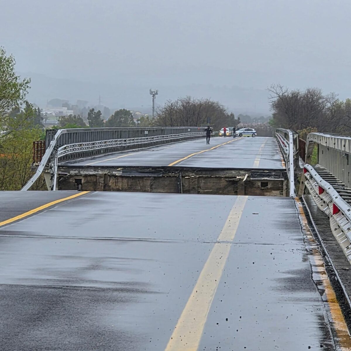 Maltempo in Abruzzo e Molise, crolla un ponte sul Trigno su Statale Adriatica