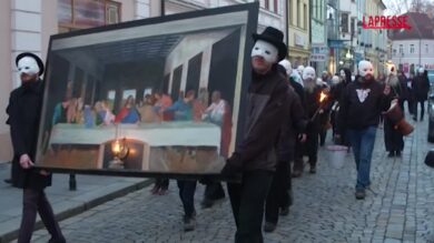 Pasqua, in Repubblica Ceca rivive il tradizionale corteo in maschera