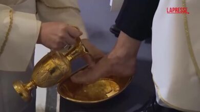 Pasqua, nel Giovedì Santo il Papa compie il gesto della Lavanda dei piedi