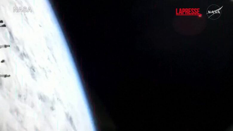 Spazio, Artemis II: la capsula Orion si dirige verso la Luna