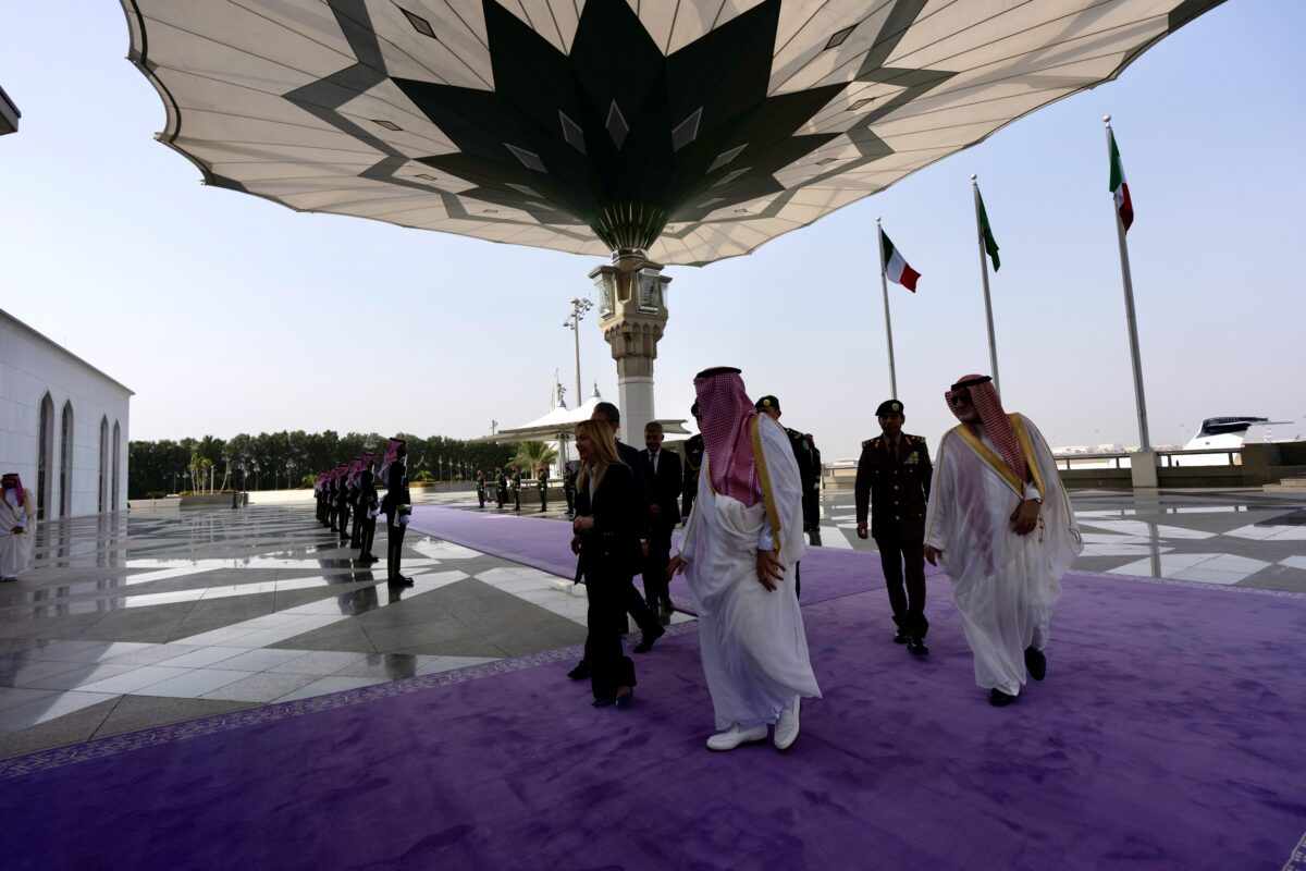 Iran, blitz Meloni nel Golfo: missione per sicurezza energetica