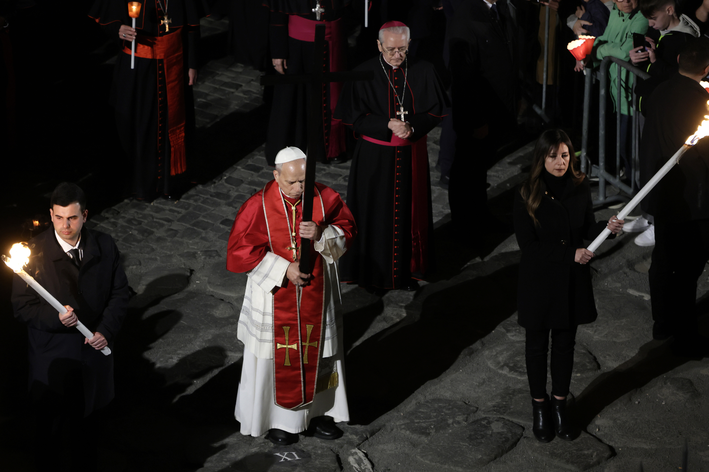 Via Crucis al Colosseo, Papa Leone XIV: “Chi avvia guerra ne risponderà a Dio”