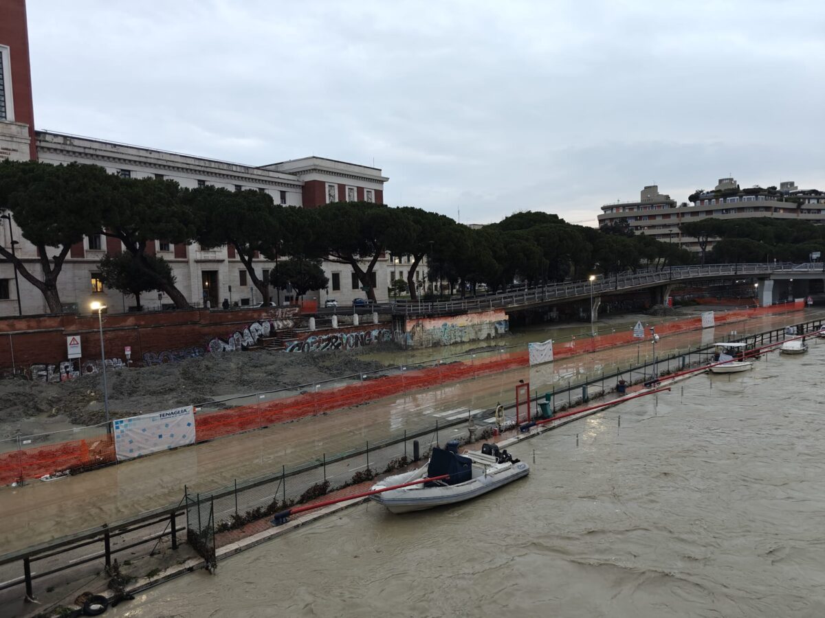 Maltempo, crolla ponte sull’Adriatica: si temono vittime. Chiesta emergenza in Molise e Abruzzo