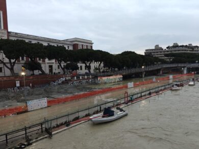 Maltempo, crolla ponte sull’Adriatica: si temono vittime. Ciciliano: “Caduta pioggia di 6 mesi”