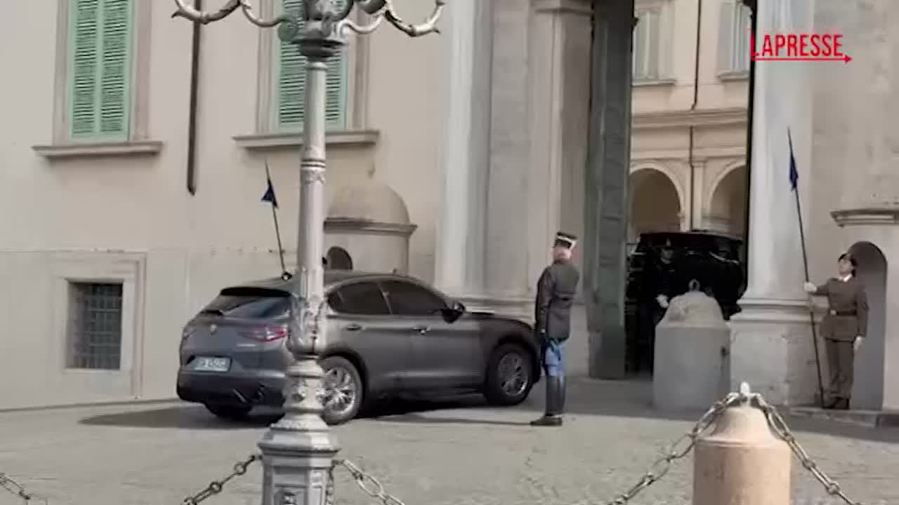 Governo, Meloni arriva al Quirinale per il giuramento di Mazzi