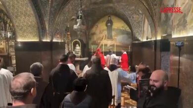 Gerusalemme, il cardinale Pizzaballa nella Chiesa del Santo Sepolcro