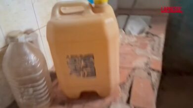 Cuba: contrabbando benzina, le immagini all’interno di un deposito del mercato nero a L’Avana