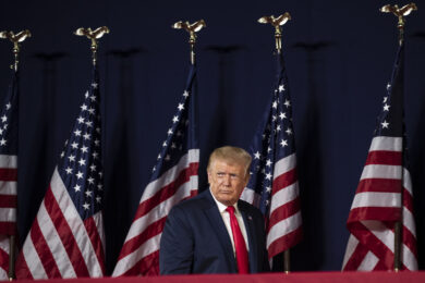 Iran, Trump avverte: “Accordo in 48 ore o si scatena  l’inferno”. Si cerca il pilota Usa