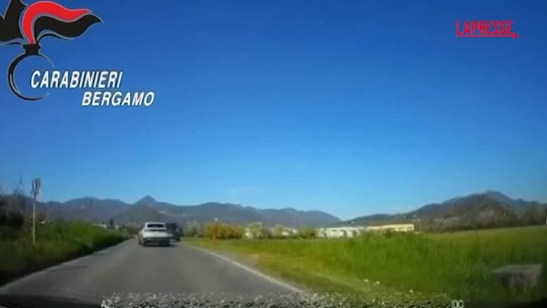 Bergamo, non si ferma all'alt dei carabinieri: l'inseguimento a folle velocità e l'arresto