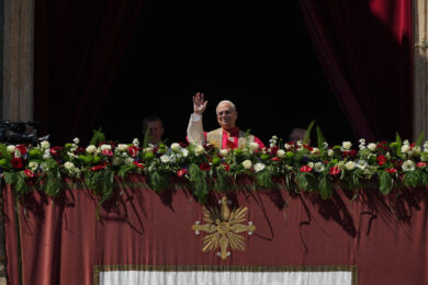 La prima Pasqua di Papa Leone XIV: “Chi ha potere di scatenare le guerre scelga la pace”