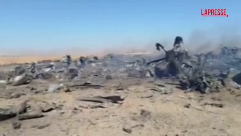 Iran, aereo americano abbattuto: il video dei resti del velivolo