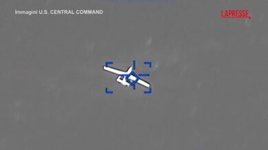 Iran, gli Usa abbattono un drone di Teheran: le immagini dell'operazione