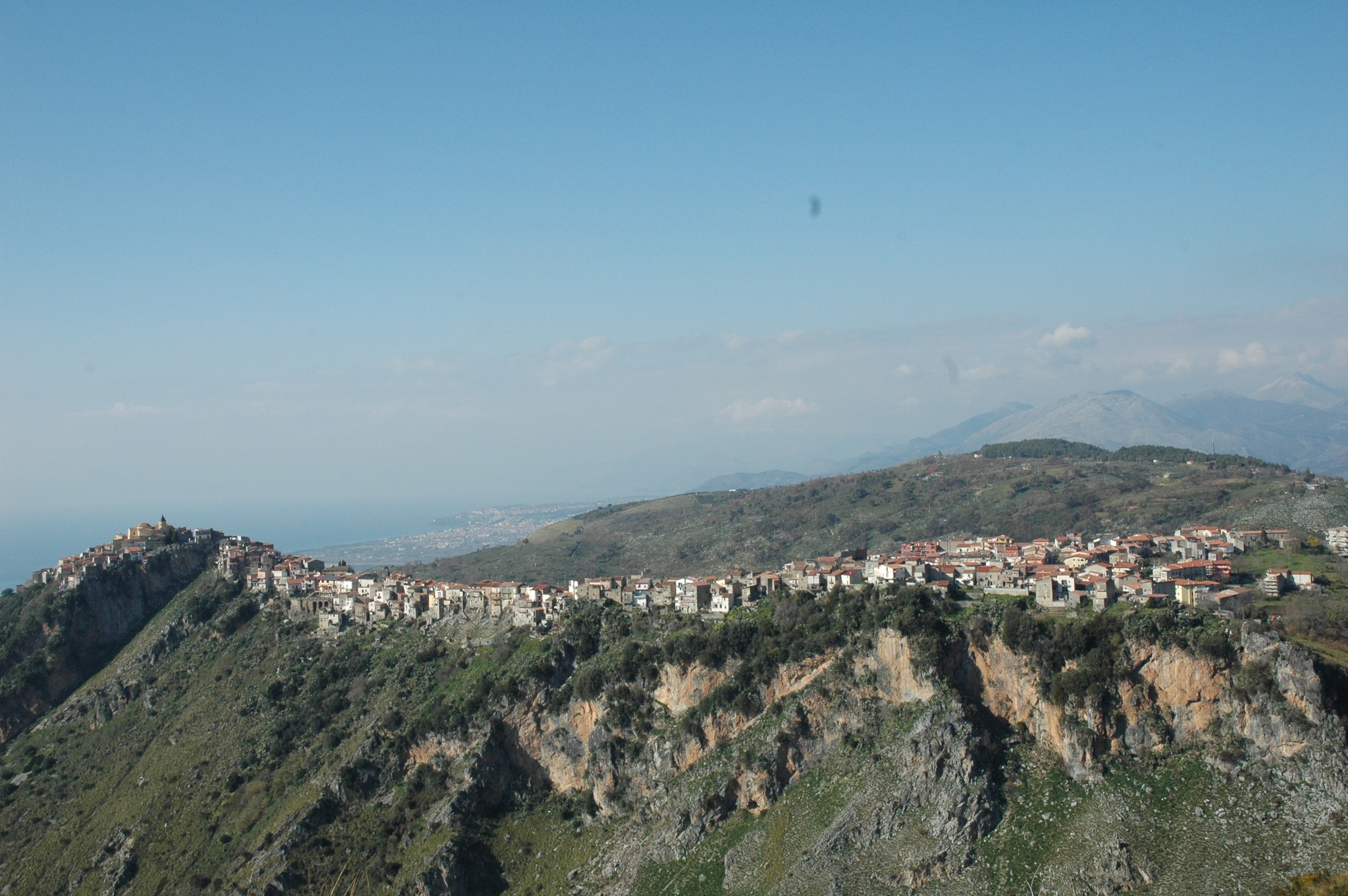 Cosenza, precipita ultraleggero: salvi due occupanti