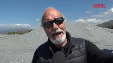 Cosenza, ultraleggero precipita sulla spiaggia: illese le due persone a bordo