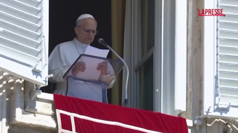 Papa Leone XIV ricorda Francesco al Regina Caeli, applausi in Piazza San Pietro