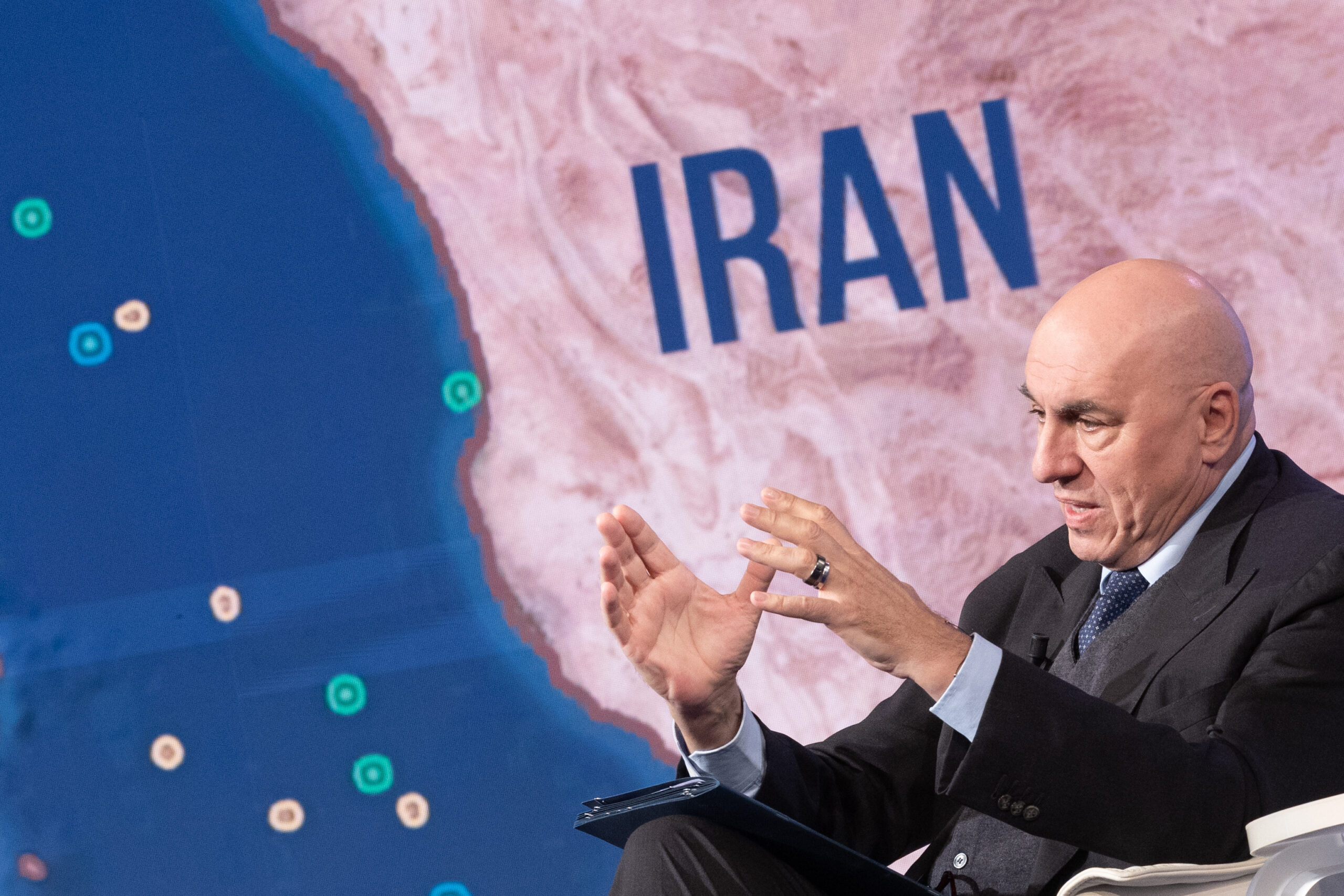 Iran, Crosetto: “Nessuno osa contraddire Trump, dovrebbe avere collaboratori più coraggiosi”