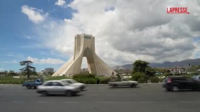 Iran, a Teheran proteste di cittadini e medici contro i continui attacchi americani